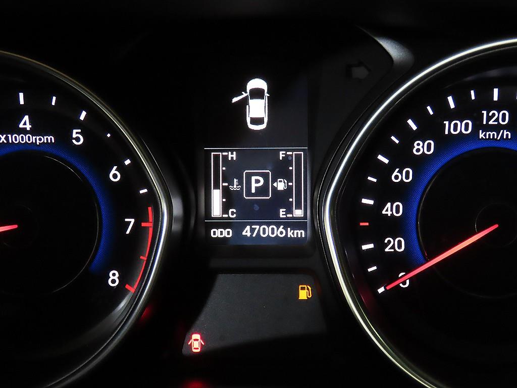 HYUNDAI Avante - Vista 9