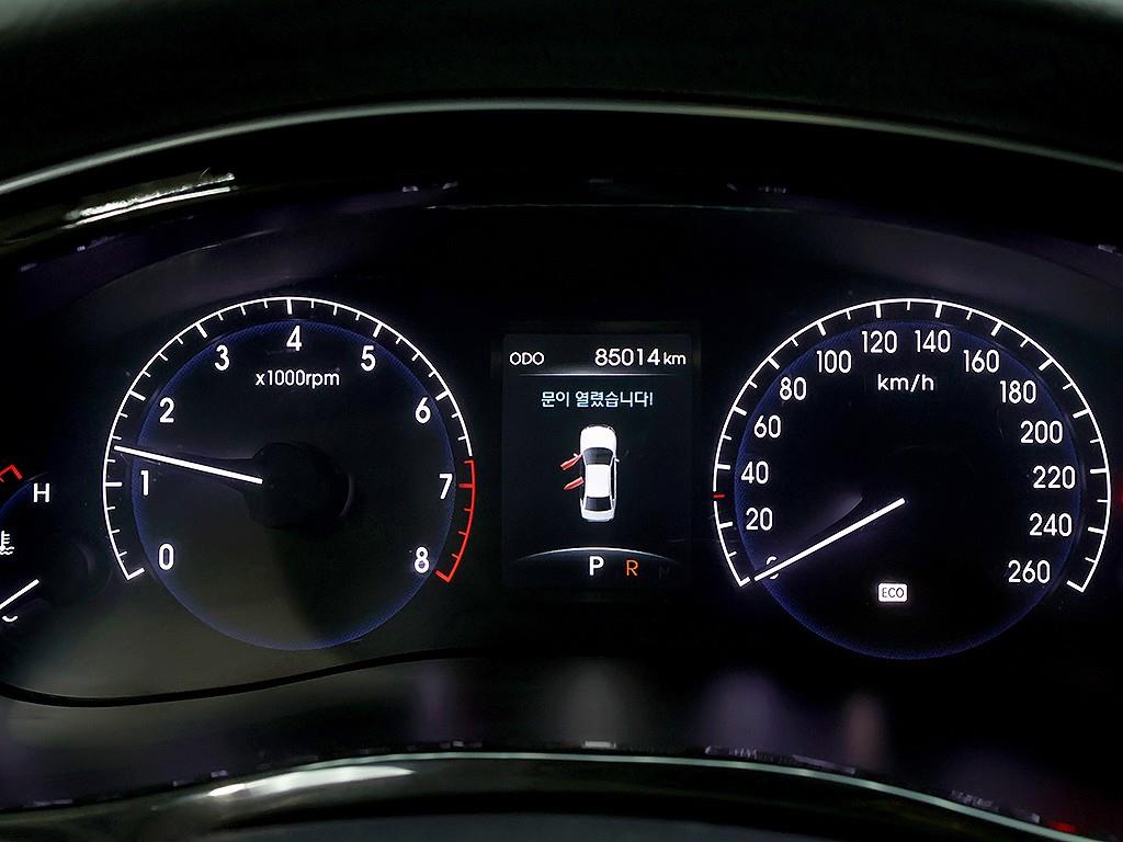 HYUNDAI Genesis - Vista 11