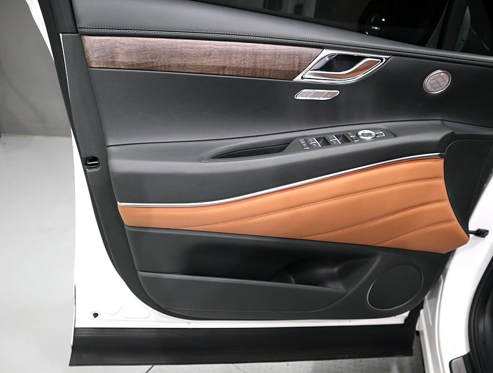 Genesis GV80 - Vista 8