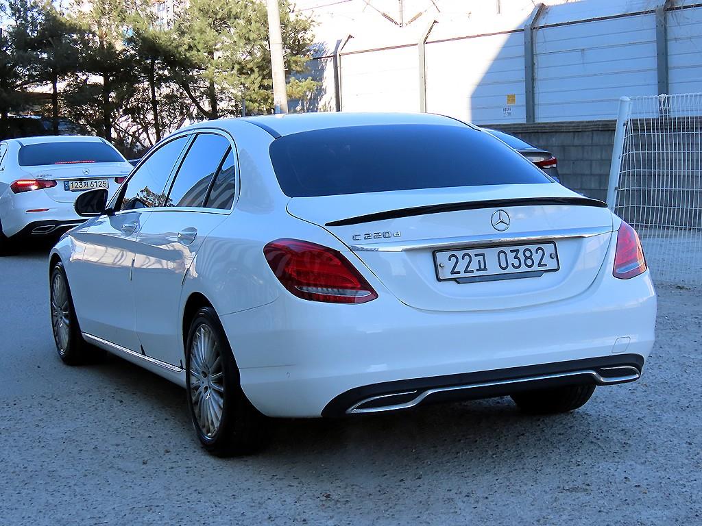 Mercedes Benz C Class - Vista 3