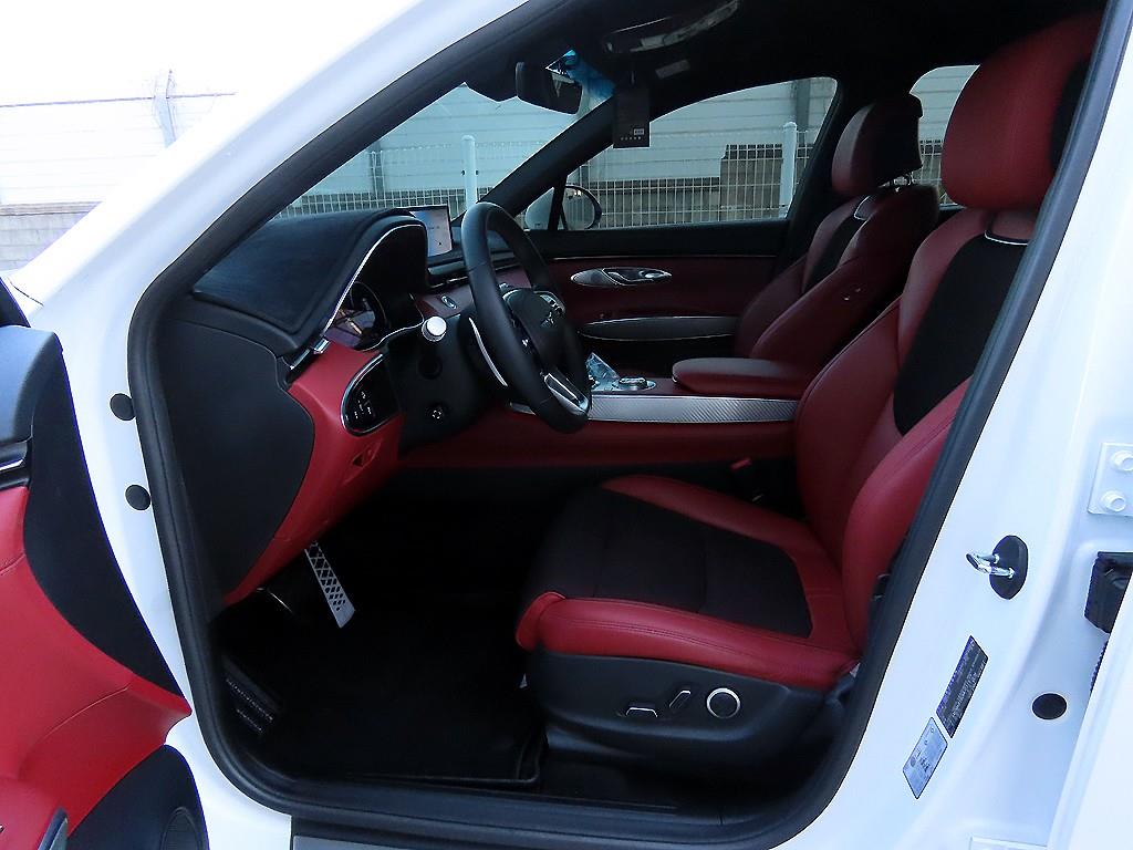 Genesis GV70 - Vista 5