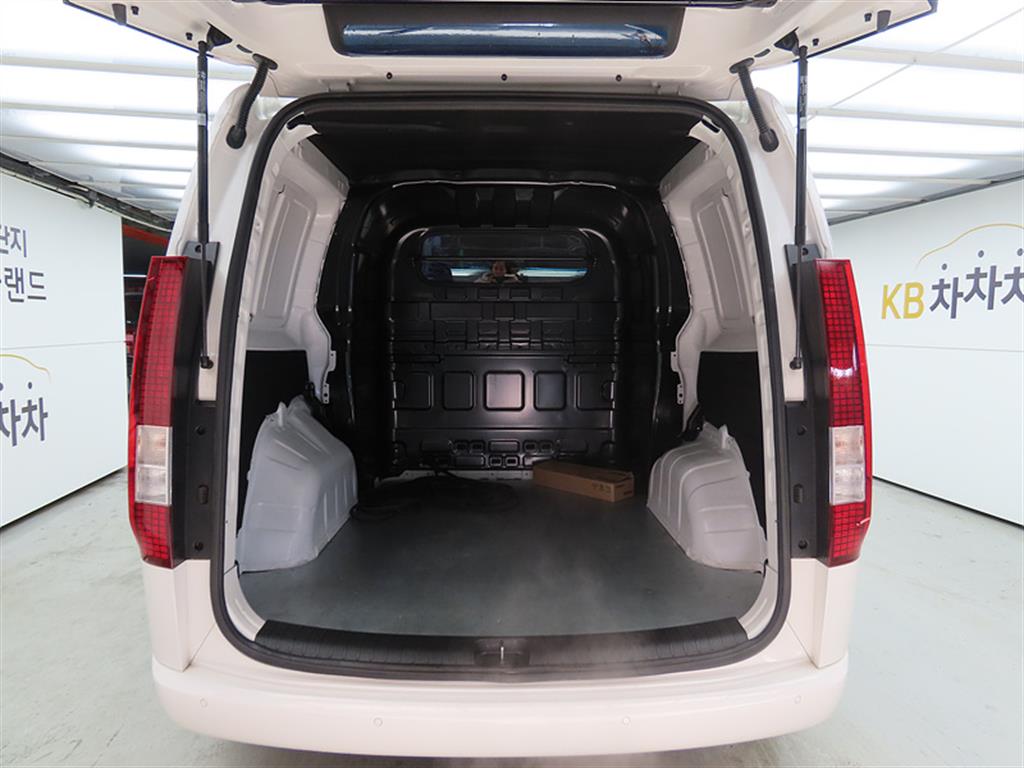 HYUNDAI Staria 2023 Blanco - Importación desde Corea - HF Imports Iquique - Foto 16