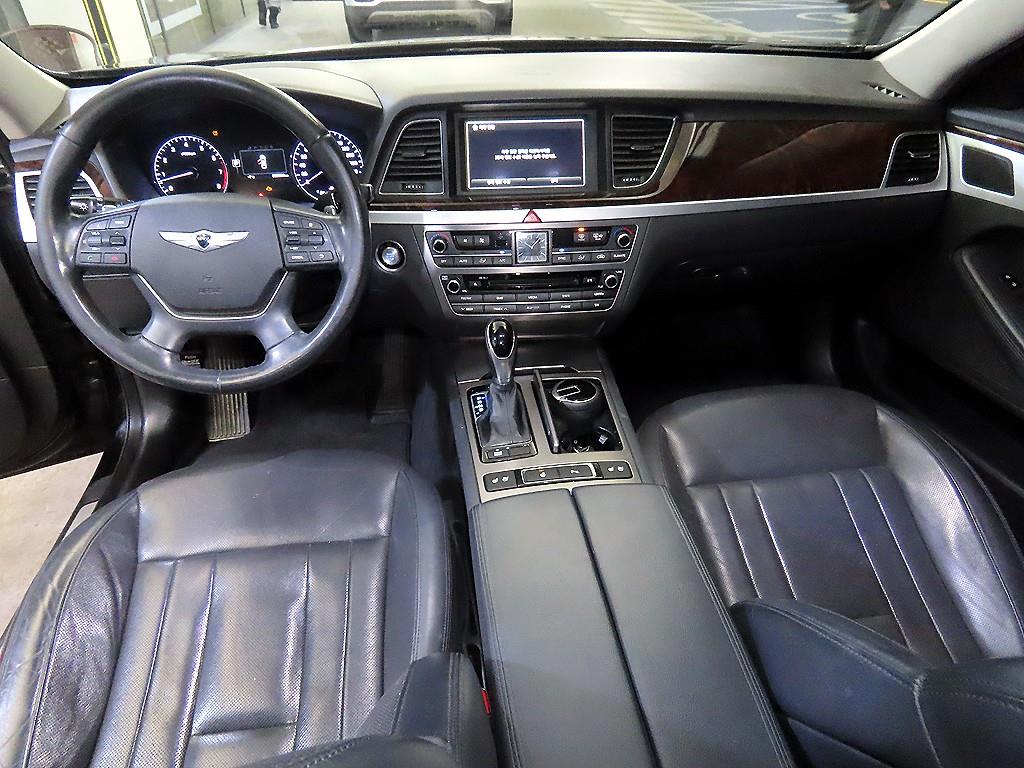 HYUNDAI Genesis - Vista 10