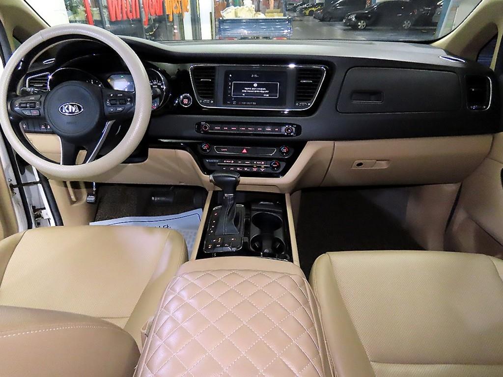 KIA Carnival - Vista 10