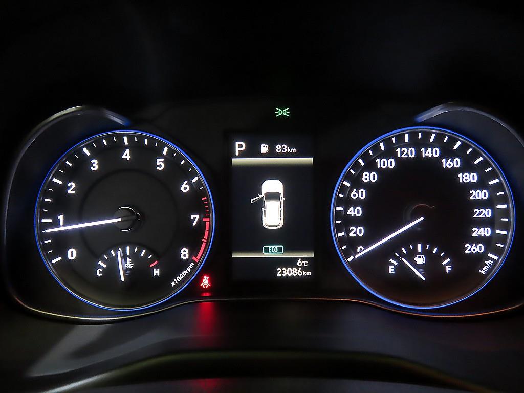 HYUNDAI Kona - Vista 9