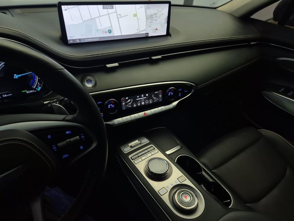 Genesis GV70 - Vista 9