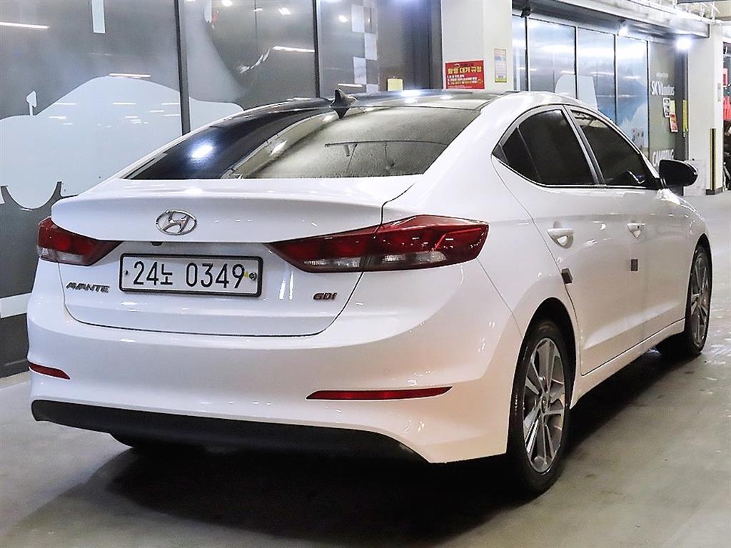 HYUNDAI Avante - Vista 4