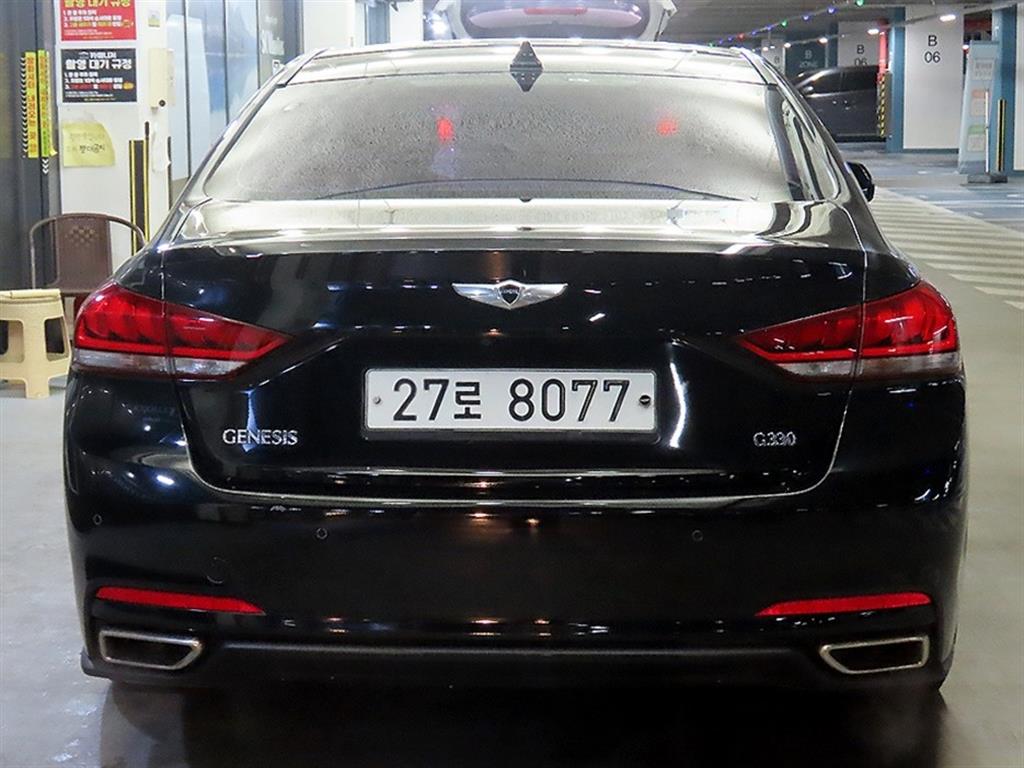 HYUNDAI Genesis - Vista 5