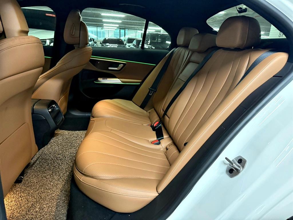 Mercedes Benz E class - Vista 8