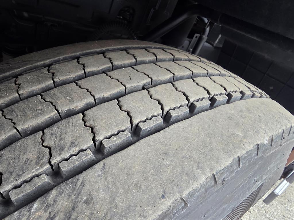 medium and large cargo truck - Vista 8