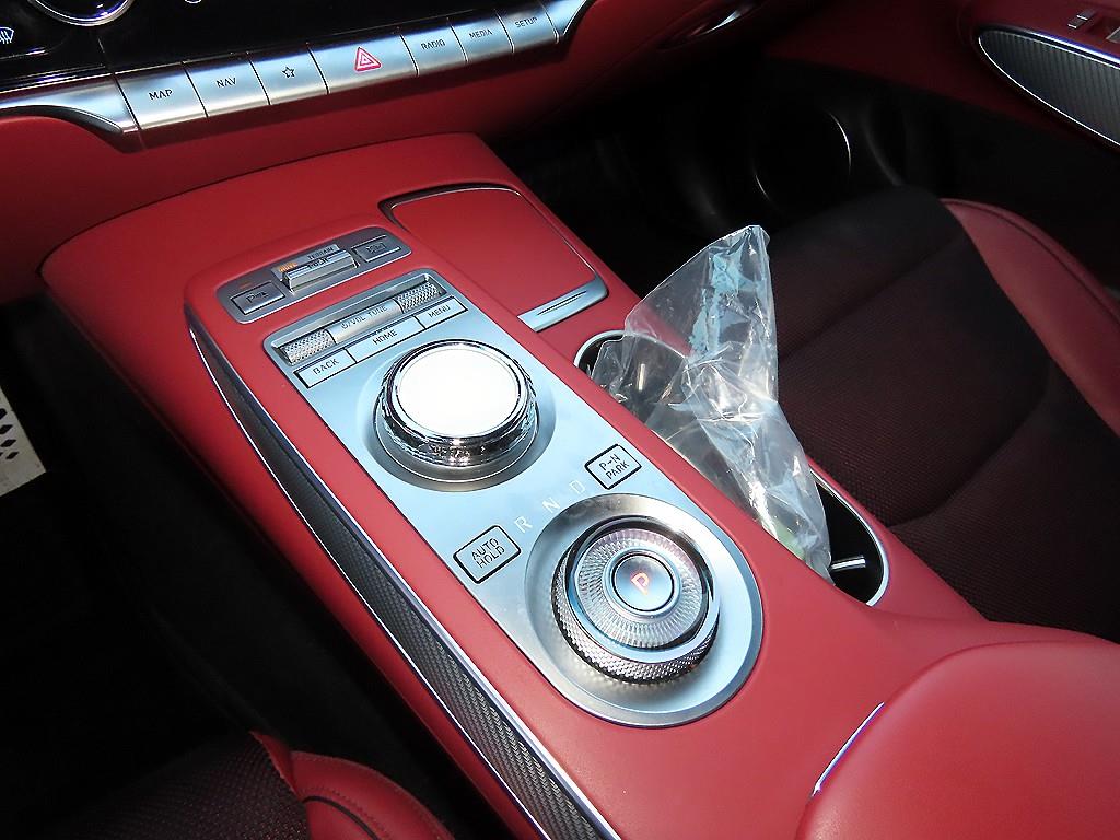 Genesis GV70 - Vista 11