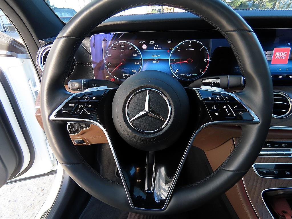 Mercedes Benz E class - Vista 8