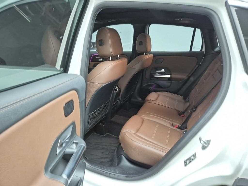 Mercedes Benz GLA Class - Vista 12