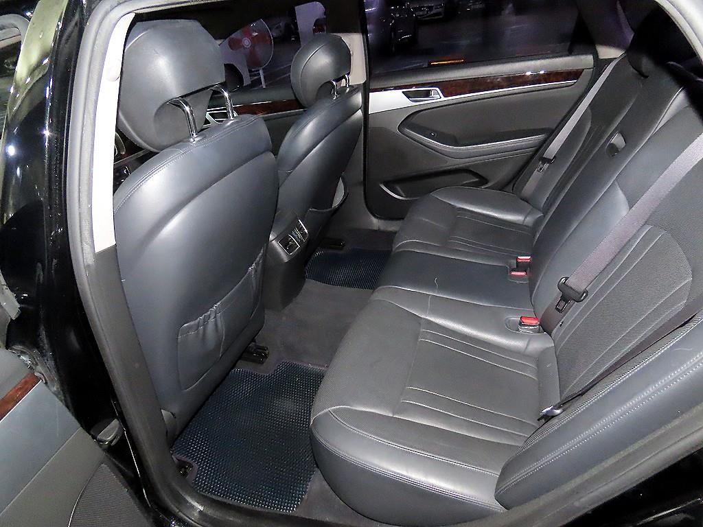 HYUNDAI Genesis - Vista 7