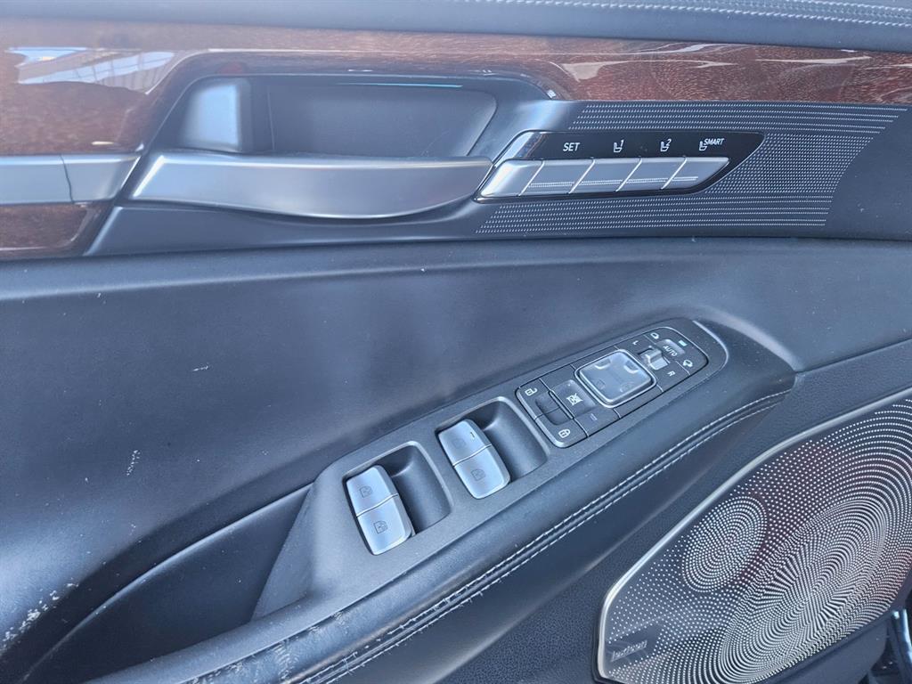 Genesis EQ900 - Vista 10