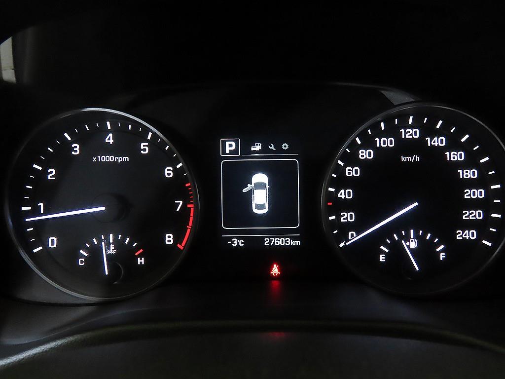 HYUNDAI Avante - Vista 9