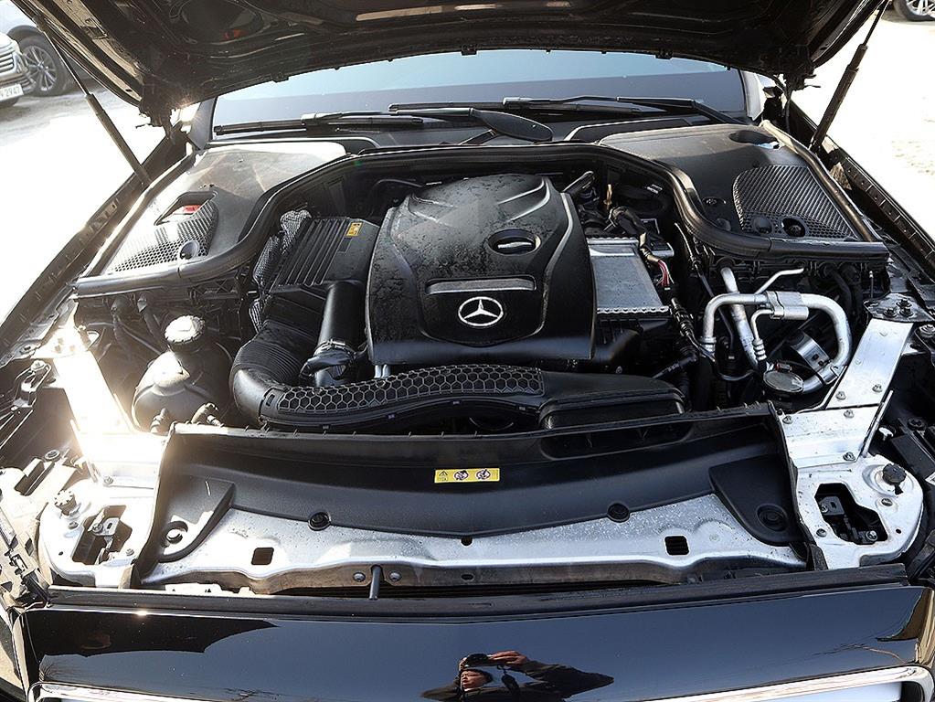 Mercedes Benz E class 2018 Negro - Importación desde Corea - HF Imports Iquique - Foto 19