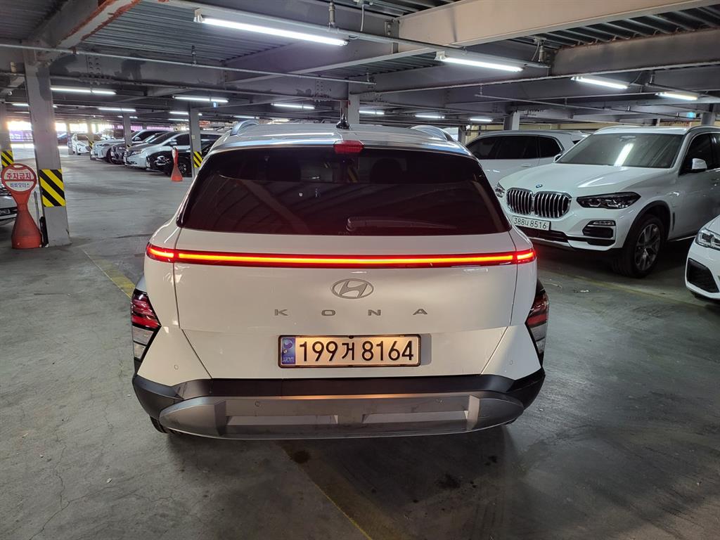 HYUNDAI Kona - Vista 5