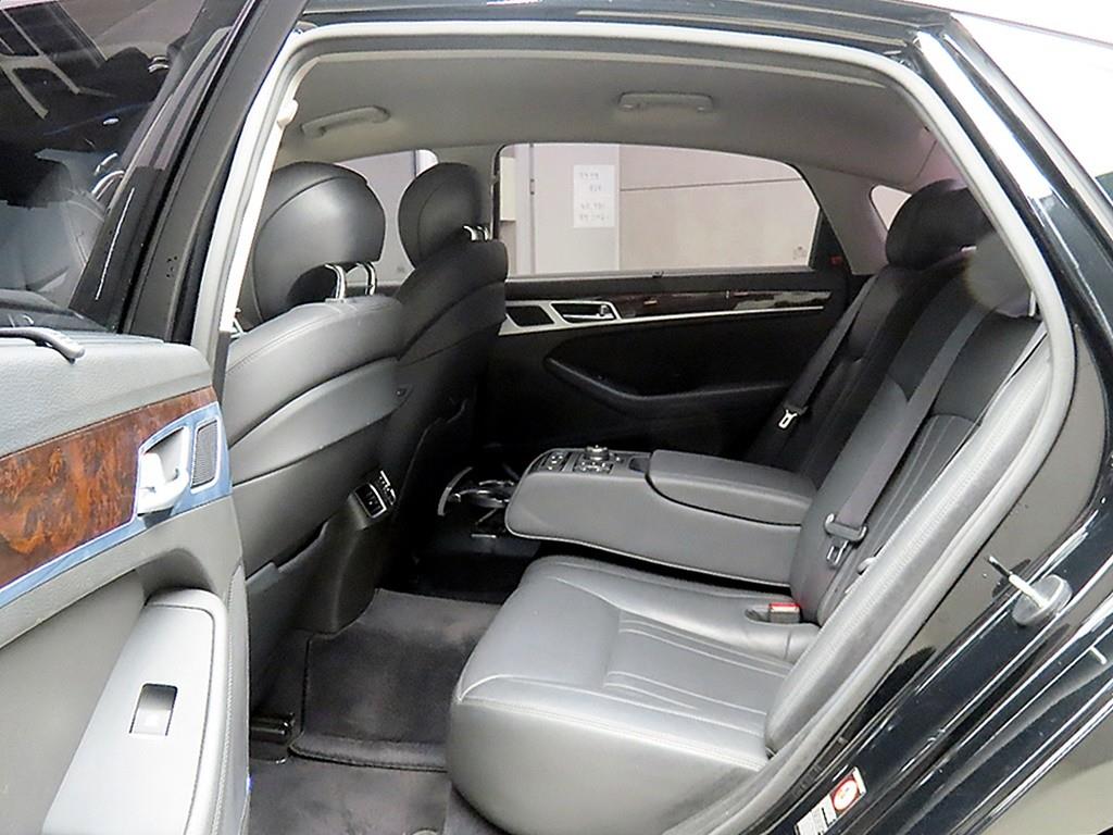 HYUNDAI Genesis - Vista 6