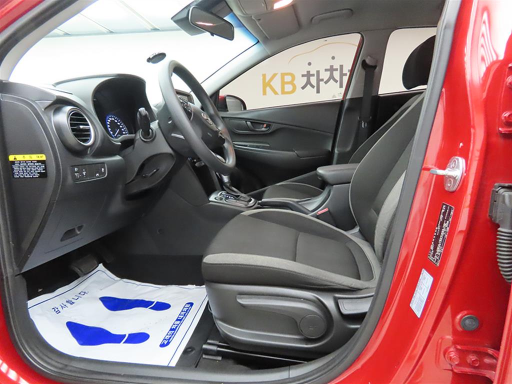 HYUNDAI Kona - Vista 5
