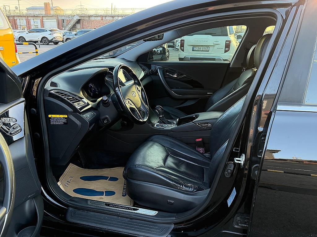 HYUNDAI Grandeur - Vista 6