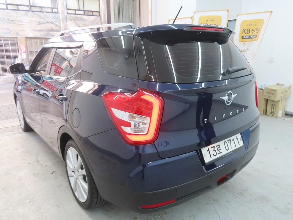 Ssangyong Tivoli - Vista 4