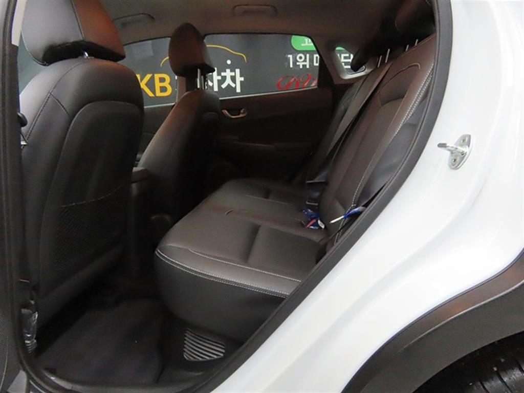 HYUNDAI Kona - Vista 6