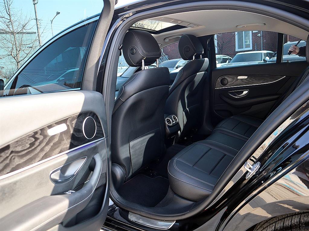 Mercedes Benz E class - Vista 7