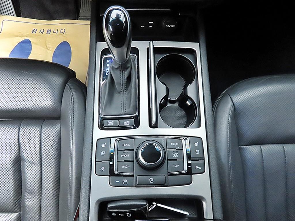 HYUNDAI Genesis - Vista 10