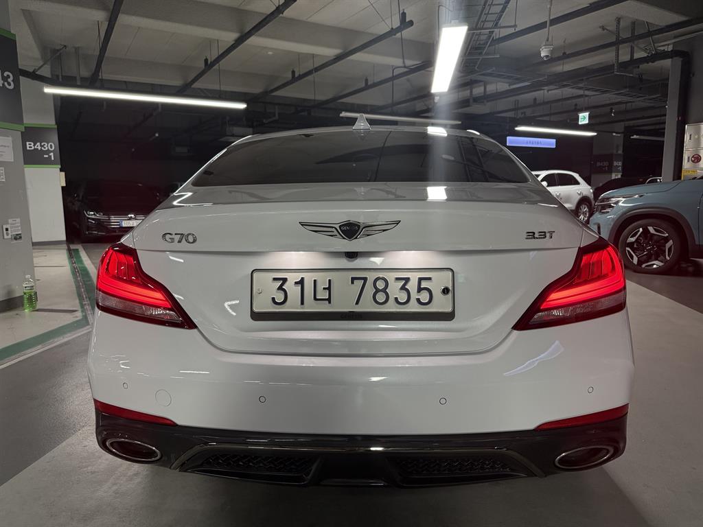 Genesis G70 - Vista 6