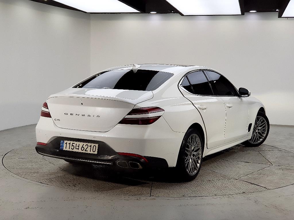 Genesis G70 - Vista 4