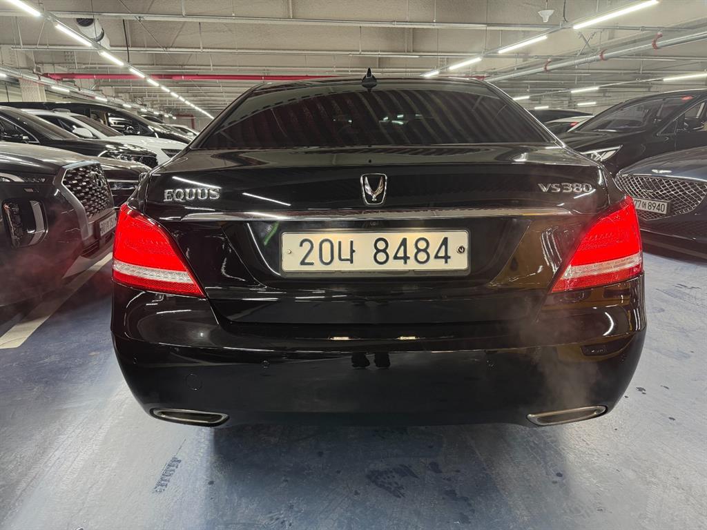HYUNDAI Equus - Vista 5
