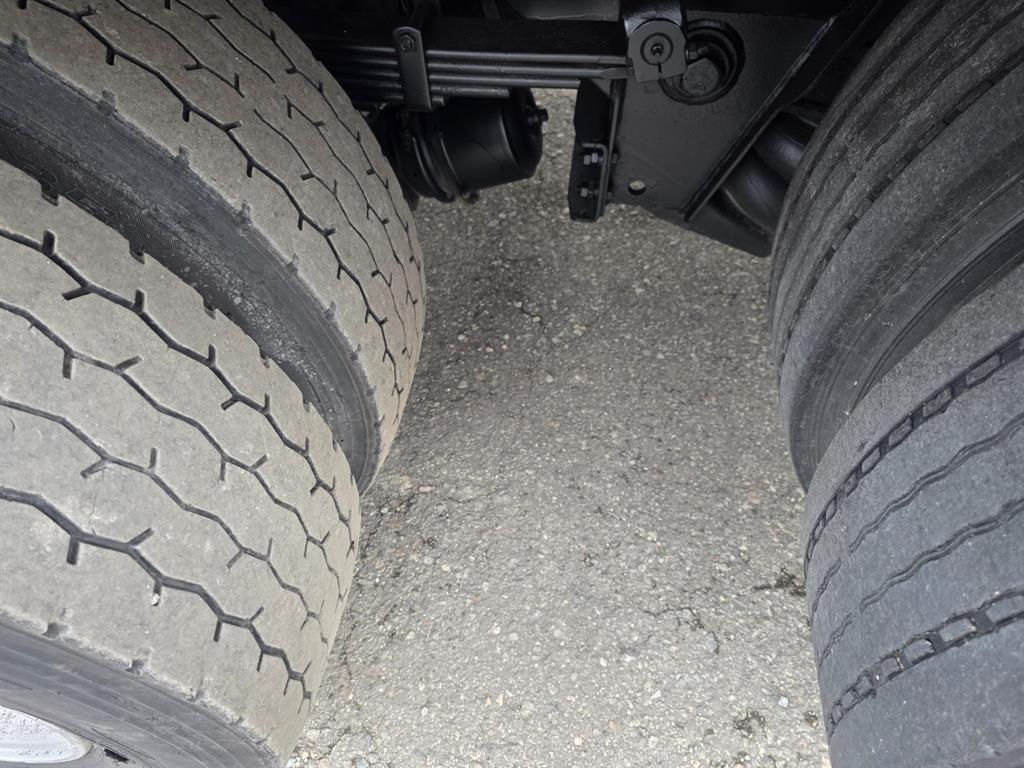 medium and large cargo truck - Vista 7