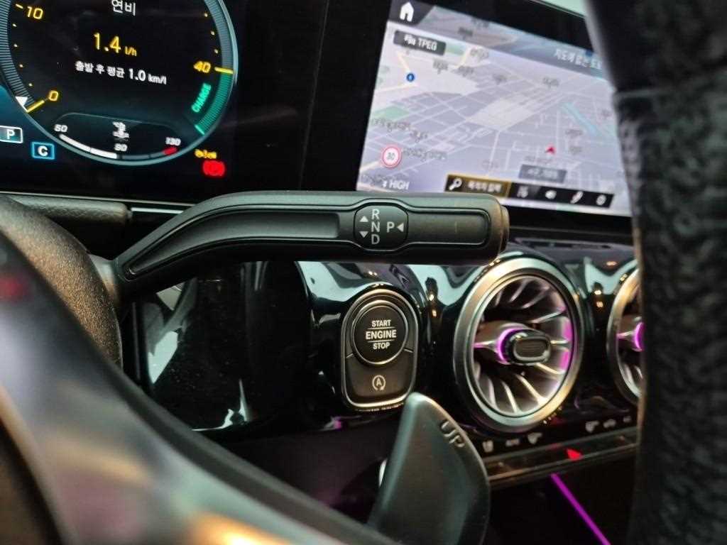 Mercedes Benz GLA Class - Vista 8