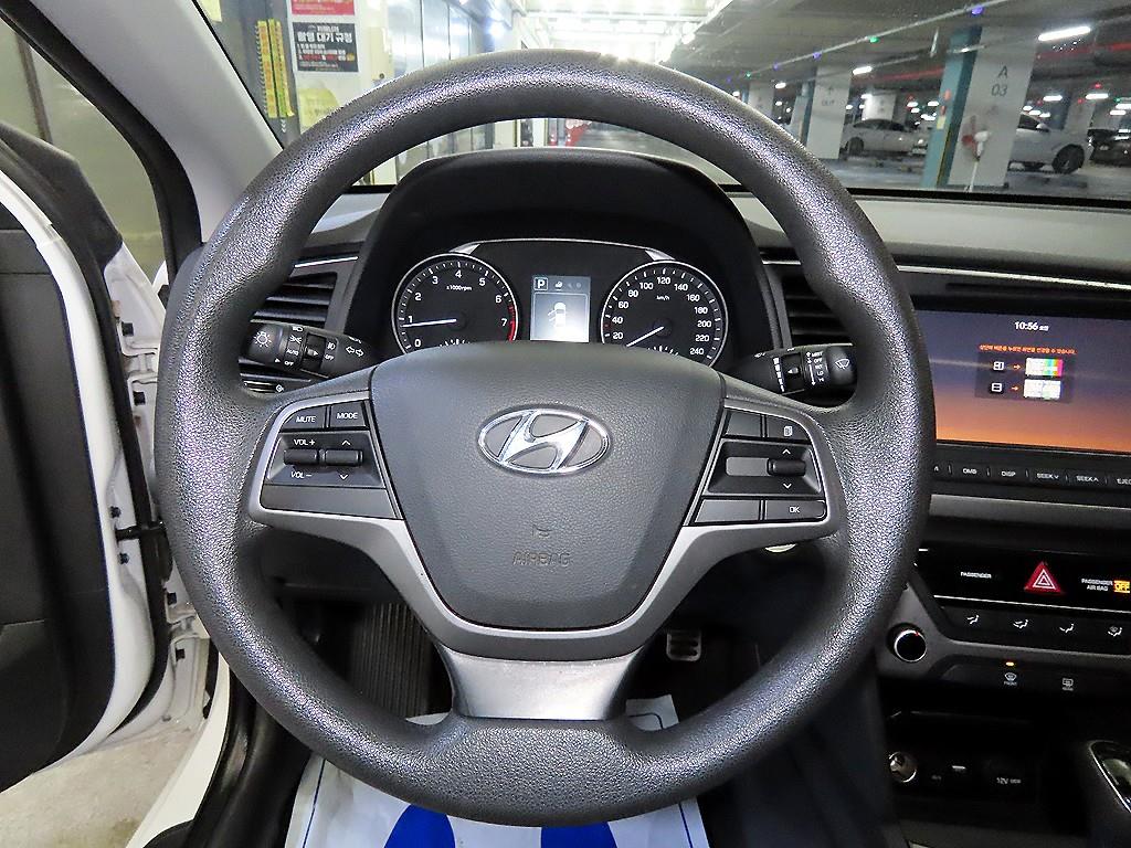 HYUNDAI Avante - Vista 8
