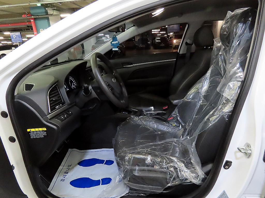 HYUNDAI Avante - Vista 6