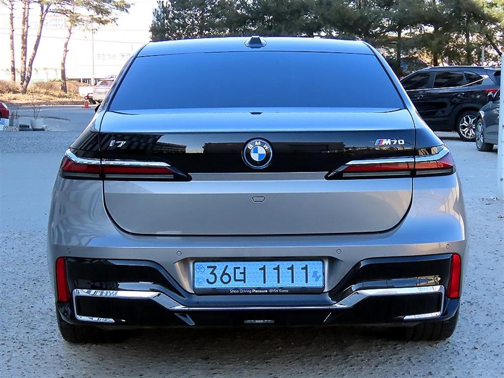 BMW i7 - Vista 4