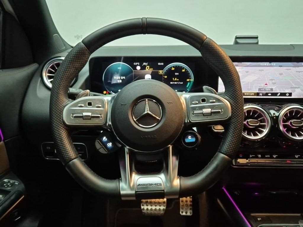 Mercedes Benz GLA Class - Vista 9