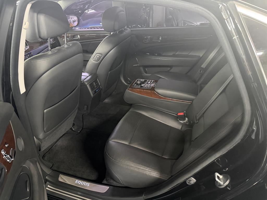 HYUNDAI Equus - Vista 7