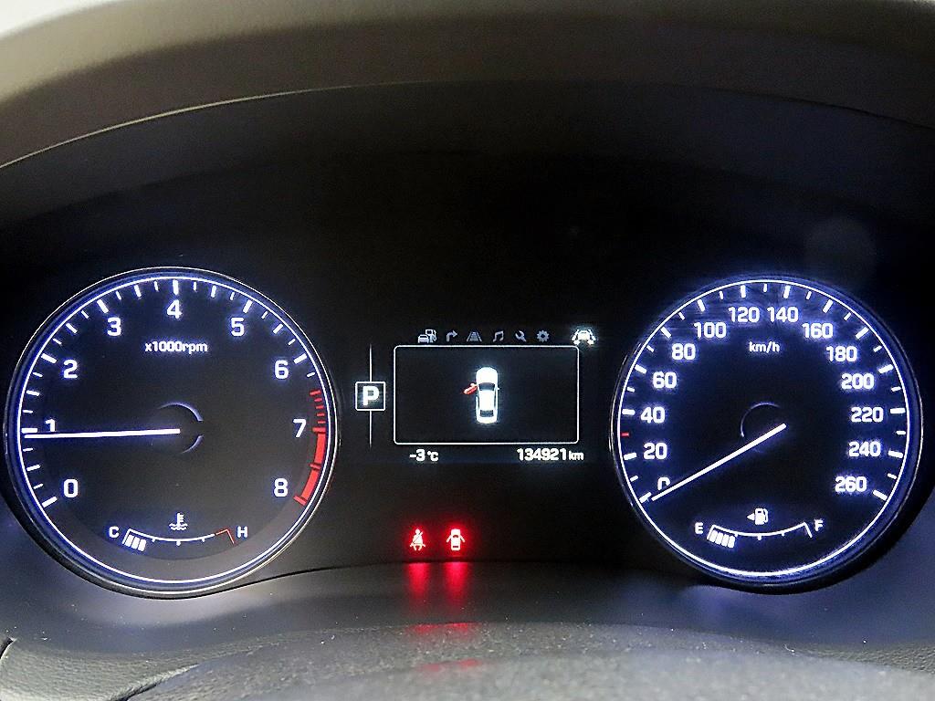 HYUNDAI Genesis - Vista 8