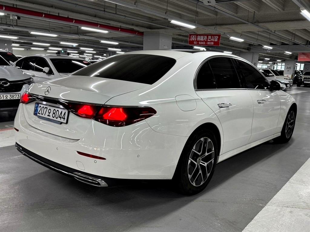 Mercedes Benz E class - Vista 4