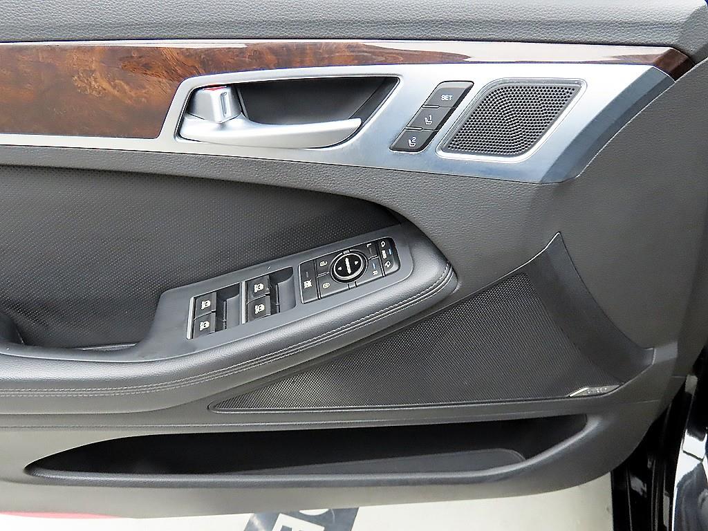 HYUNDAI Genesis - Vista 11