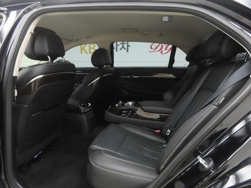 Genesis G90 - Vista 6