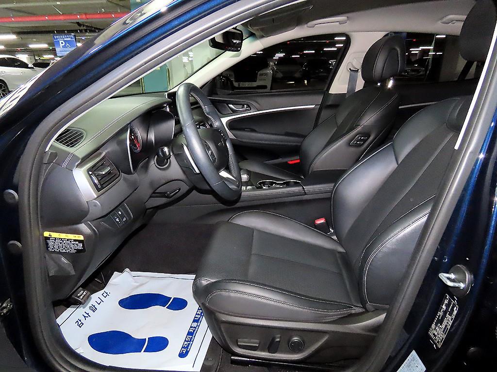 Genesis G70 - Vista 6