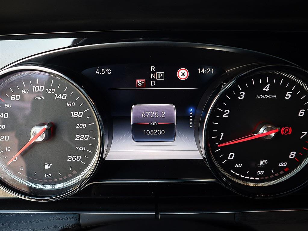 Mercedes Benz E class - Vista 9