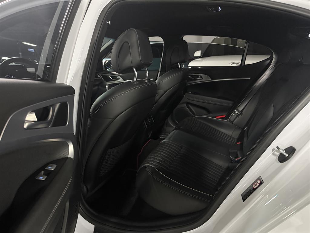 Genesis G70 - Vista 8