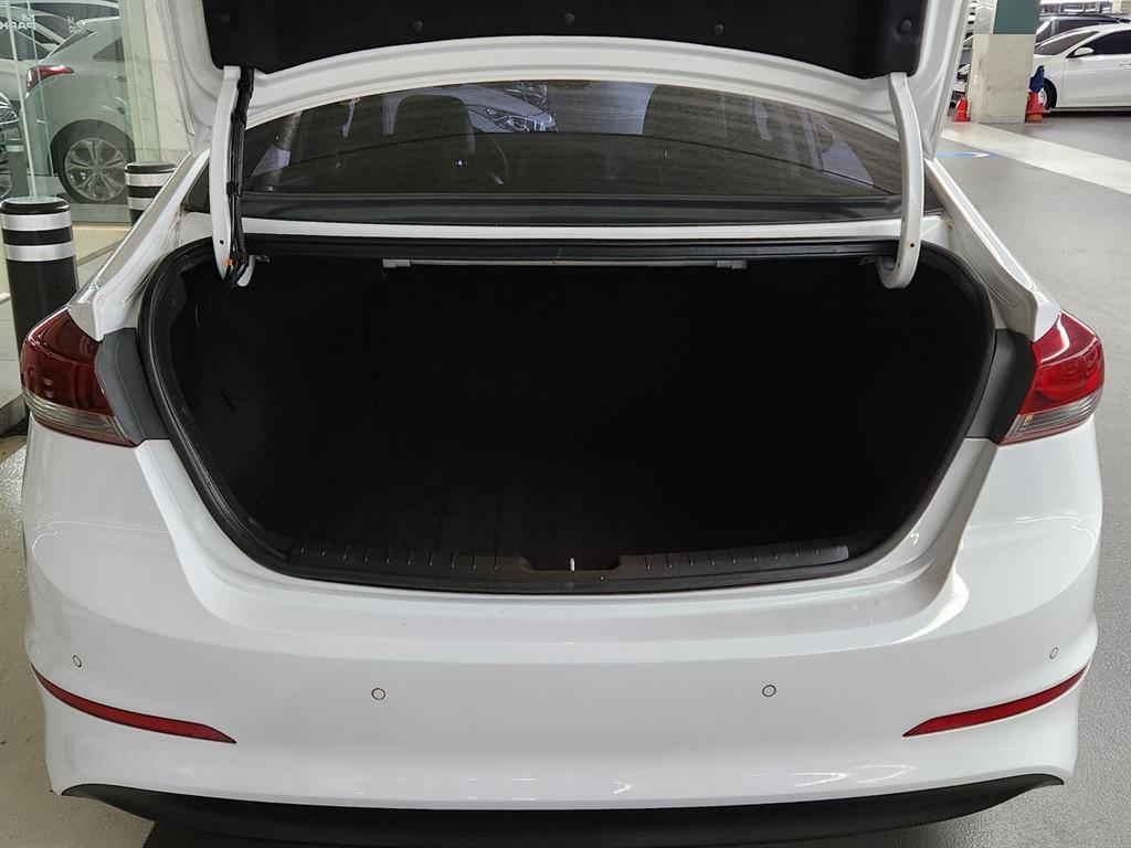 HYUNDAI Avante 2017 Blanco - Importación desde Corea - HF Imports Iquique - Foto 19