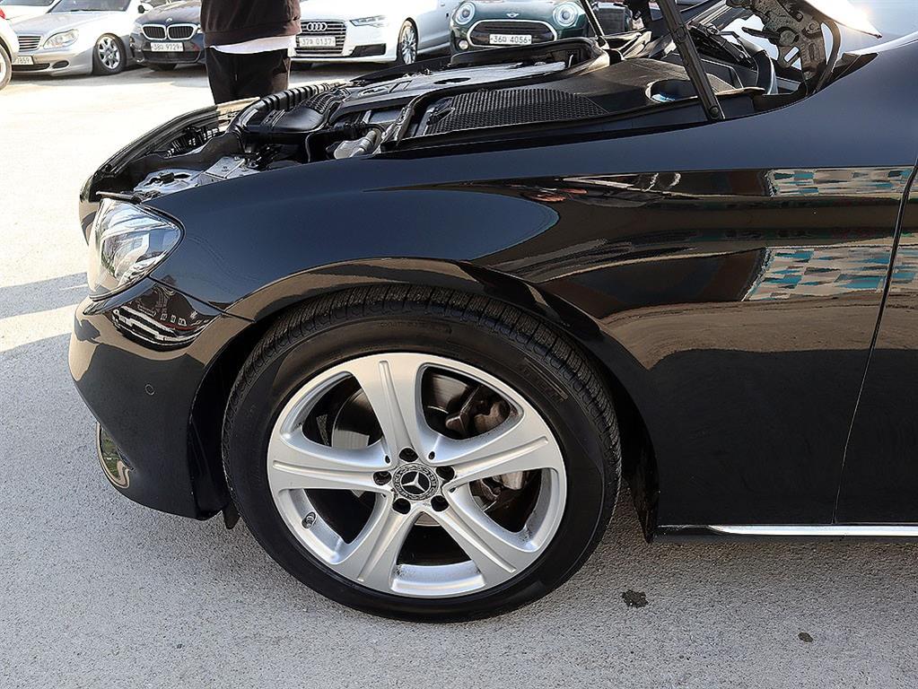 Mercedes Benz E class 2018 Negro - Importación desde Corea - HF Imports Iquique - Foto 18