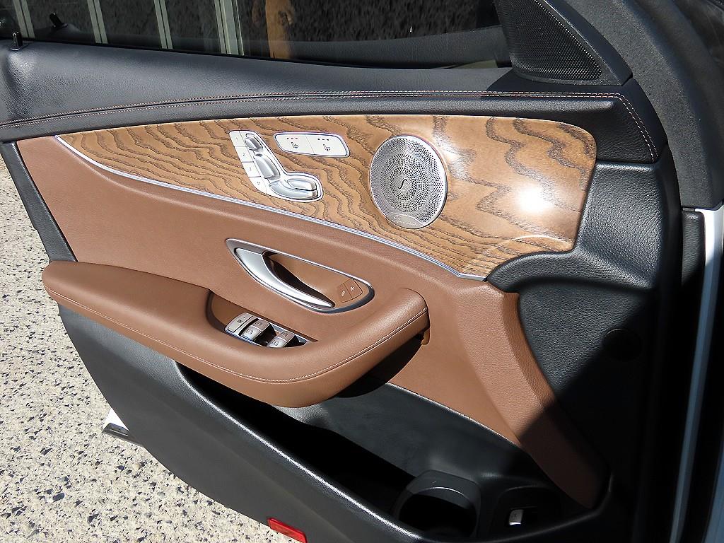 Mercedes Benz E class - Vista 12