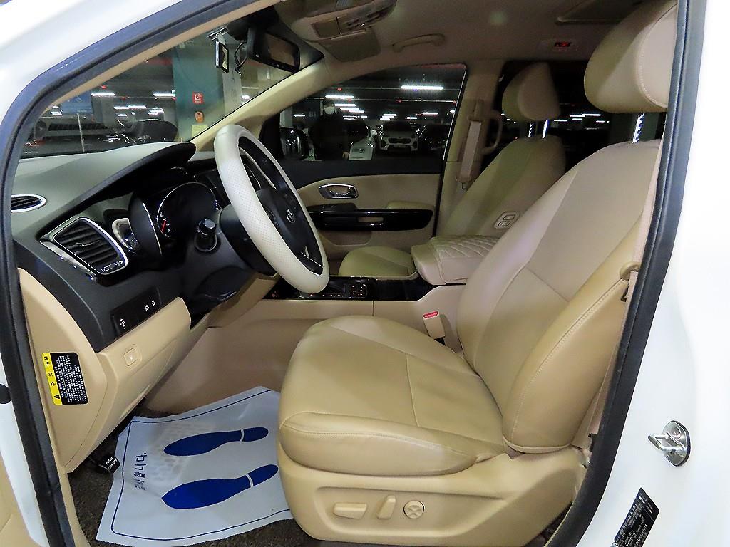 KIA Carnival - Vista 6